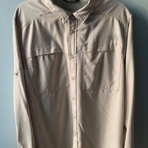 🪢 3/$15 North Face XL shirt, front pockets